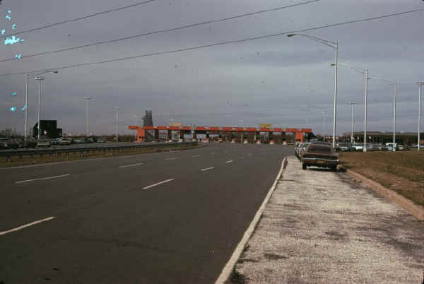 Commodore Barry Bridge Toll Booths; 1974 Photo by Dr. Stan Smith, courtesy of Dave Smith