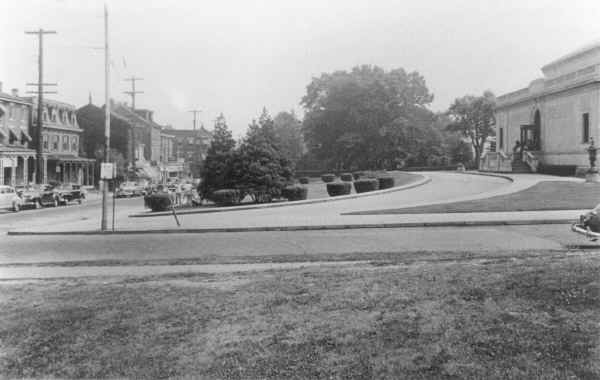 Deshong Museum Entrance Drive