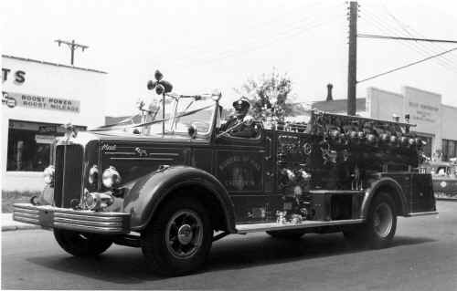 franklin_1954_Mack_750_gpm_Pumper.jpg (434208 bytes)