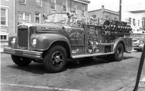 franklin_1956_Mack_750_gpm_Pumper.jpg (542697 bytes)