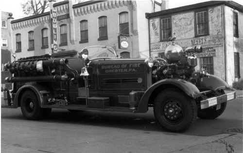 hanley_1938_Ahrens_Fox_1000_gpm_Pumper.jpg (485461 bytes)
