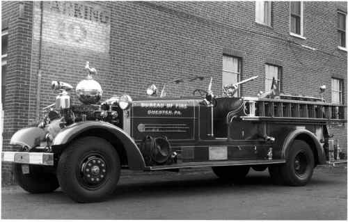hanley_1947_Ahrens_Fox_1000_gpm_Pumper.jpg (589863 bytes)